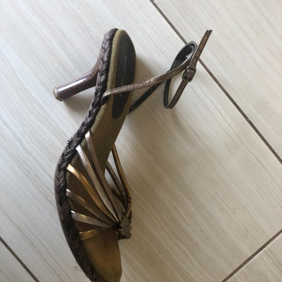 Metallic heeled sandals - Picture 2 of 5